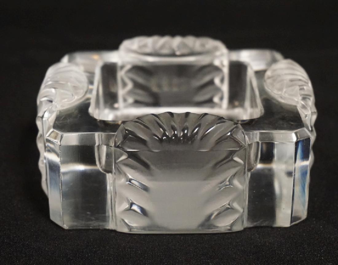 LALIQUE FRANCE FROSTED AND CLEAR CRYSTAL ASHTRAY, 4 1/2