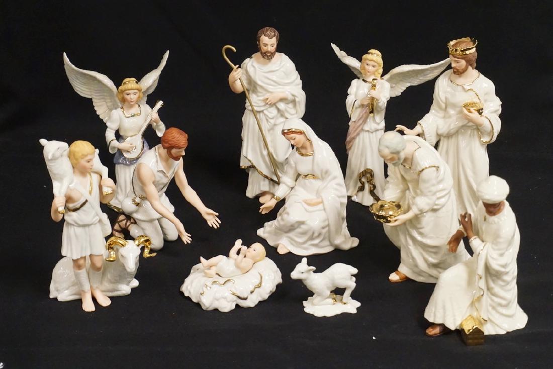 11 PIECE LENOX NATIVITY SET WITH BOXES. 2 OF THE KINGS (1 of 4)