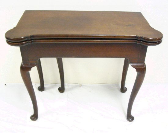 18TH C. MA QUEEN ANN SMALL MAHOGANY CARD TABLE: 18TH C. MASSACHUSETTS QUEEN ANN SMALL MAHOGANY CARD TABLE W/FLIP TOP & 2 DRAWERS, ALSO W/TURRET CORNERS AND SCROLLED KNEE BRACKETS; INSIDE ARE SCOOPS FOR CHIPS AND RECESSES FOR CANDLES; 28 1/2 IN HIGH