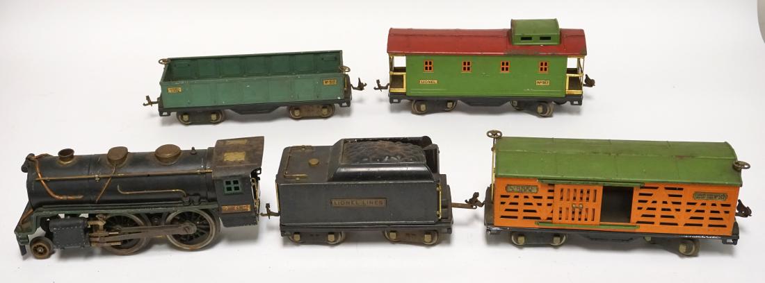 LIONEL TRAIN SET: 5 PIECE LIONEL TRAIN SET. 384-E LOCOMOTIVE, 384-T TENDER, AND 3 CARDS INCLUDING #512, 613, AND 517.