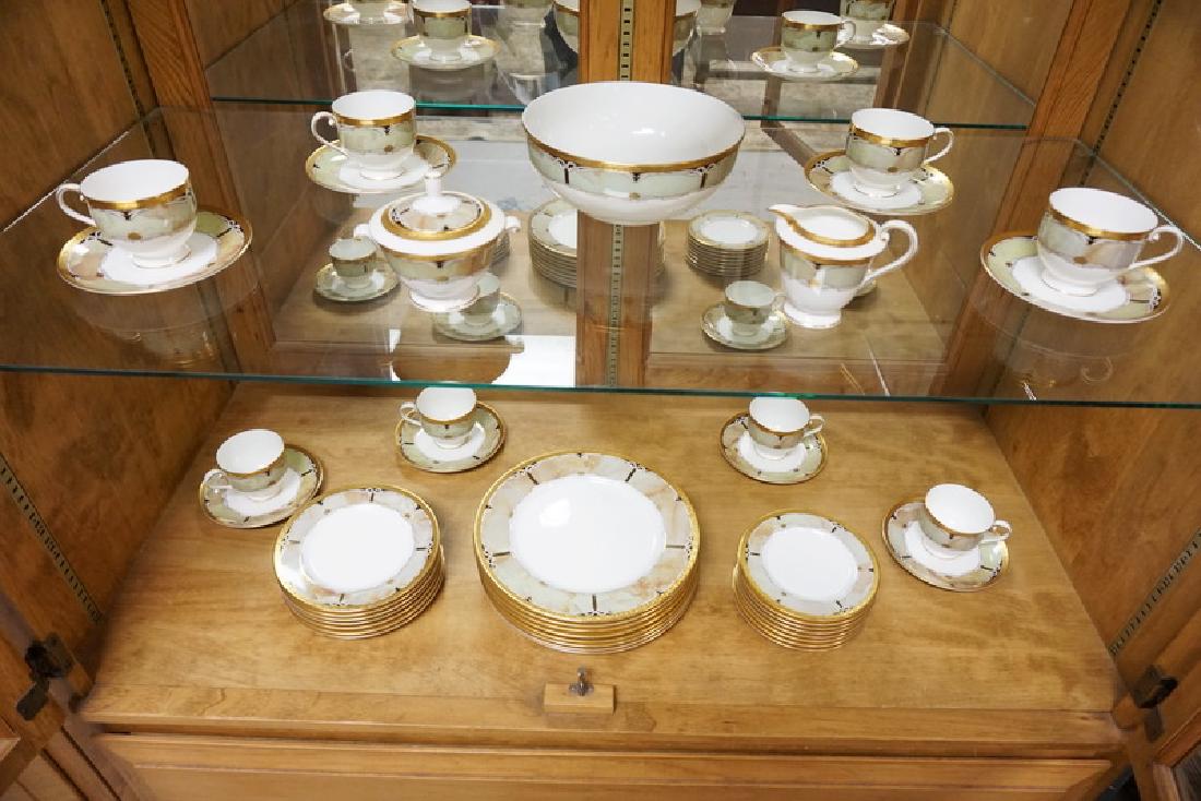 42 PIECE MIKASA *CORONATION CELADON* DINNERWARE SET.: 42 PIECE MIKASA *CORONATION CELADON* DINNERWARE SET.