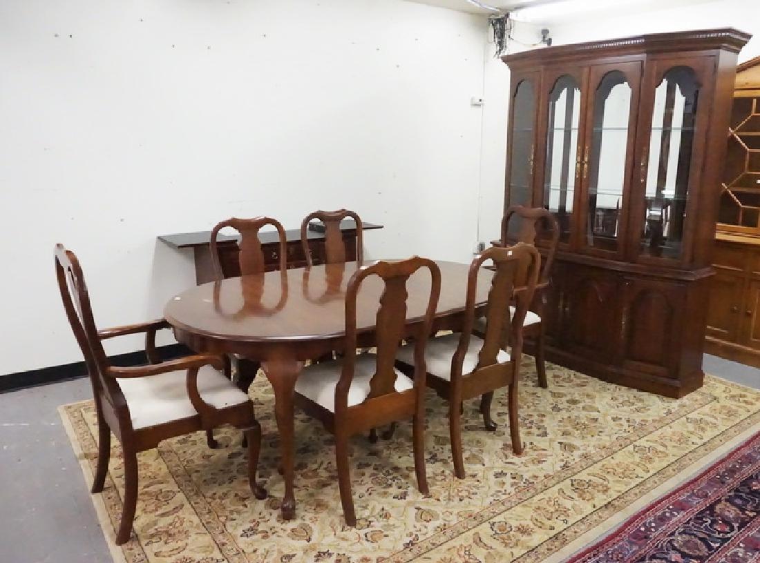 PA HOUSE DINING ROOM: PENNSYLVANIA HOUSE 9 PC CHERRY DINING ROOM SUITE. TABLE WITH 2 15 IN LEAVES, 6 CHAIRS, BREAKFRONT AND FLIP TOP SERVER