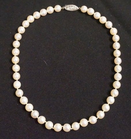 PEARL CHOKER OR CHILDS NECKLACE WITH 14K WHITE GOLD AND: PEARL CHOKER OR CHILDS NECKLACE WITH 14K WHITE GOLD AND DIAMOND CLASP