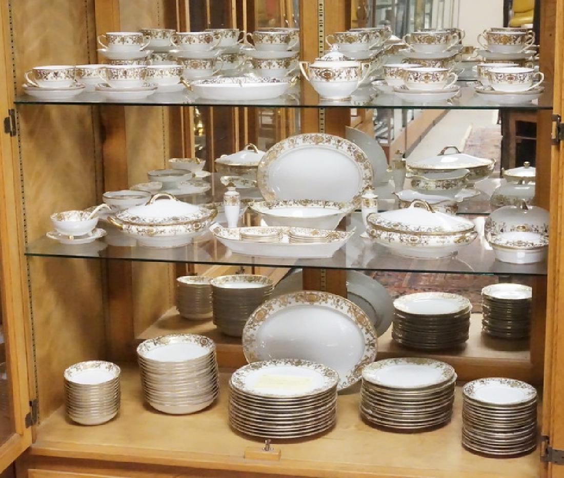 NORITAKE *CHRISTMAS BALL* 175 DINNERWARE: 137 PIECE NORITAKE 16034/175 *CHRISTMAS BALL* ASSEMBLED DINNERWARE SET. LARGEST PLATTER IS 13 3/4 INCHES.