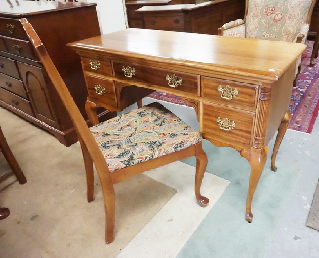 MAHOGANY DESK WITH CHAIR. FLUTED CORNER COLUMNS.: MAHOGANY DESK WITH CHAIR. FLUTED CORNER COLUMNS.