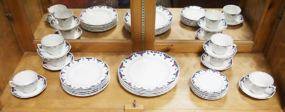 ADAMS *VERUSCHKA* DINNERWARE: 29 PCS ADAMS *VERUSCHKA* PATTERN DINNERWARE.