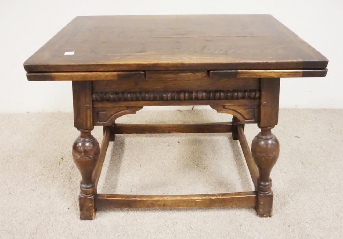SMALL OAK TABLE WITH PULL OUT LEAVES: SMALL OAK TABLE WITH PULL OUT LEAVES. 25 X16 INCH TOP. 20 INCHES HIGH.