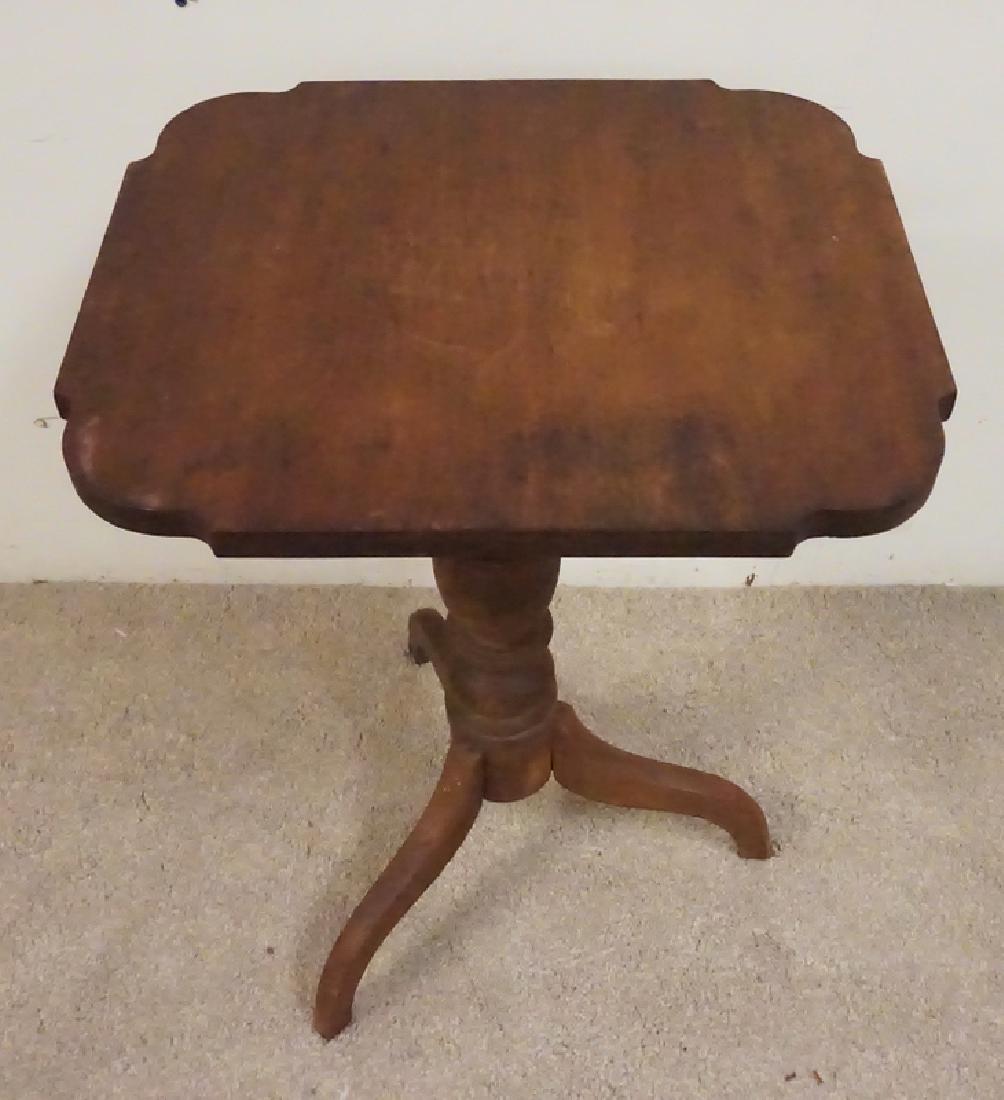 SPIDER LEG TILT TOP TABLE: SPIDER LEG TILT TOP TABLE. 17 IN X 20 IN