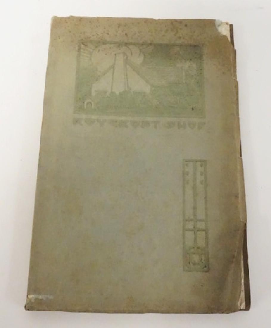 ORIGINAL1910 ROYCROFT SHOP CATALOG: ORIGINAL1910 ROYCROFT SHOP CATALOG INCLUDES BOOKS, LEATHER, COPPER, LIGHTING, ETC. HAS ORIGINAL ORDER BLANK. FOXING ON THE COVER AND TORN CORNER. INSIDE PAGES ARE GOOD. 6 IN X 9 IN