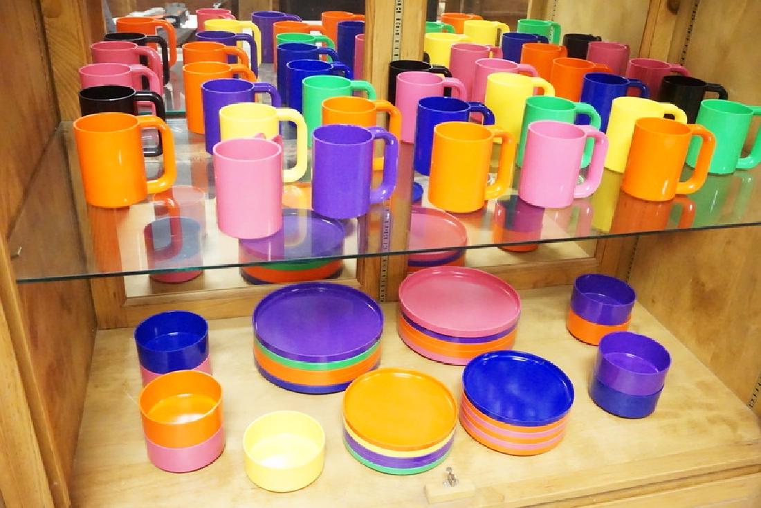 56 PCS HELLER MODERN PLASTIC DINNERWARE BY MASSIMO: 56 PCS HELLER MODERN PLASTIC DINNERWARE BY MASSIMO VIGNELLI