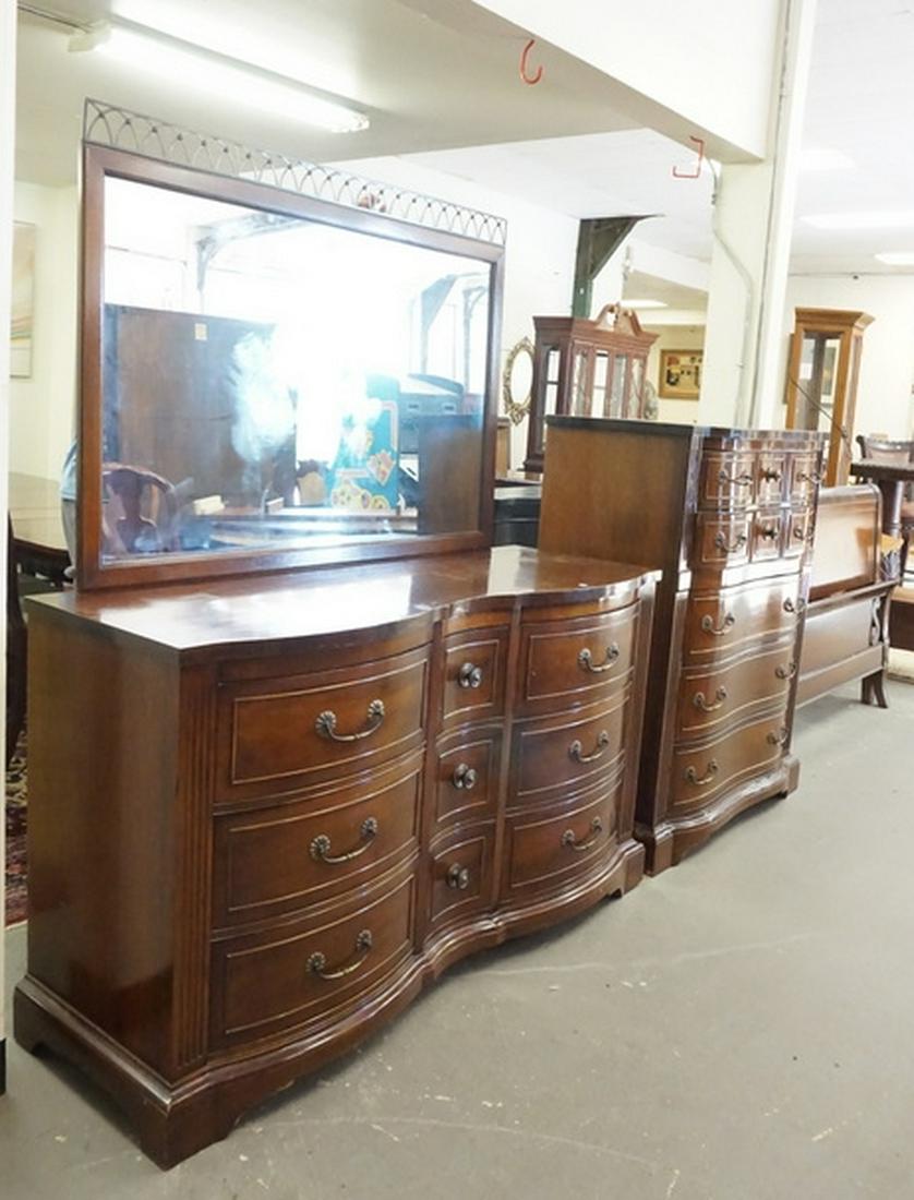 TOMLINSON MAHOGANY BEDROOM SET: 3 PIECE TOMLINSON MAHOGANY BEDROOM SET. HIGH CHEST, LOW CHEST, FULL SIZE BED, AND A MIRROR.