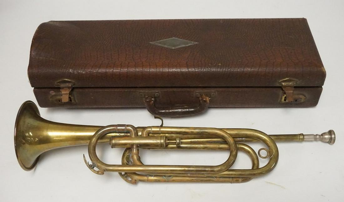 VINTAGE BRASS BUGLE: VINTAGE BRASS BUGLE WITH ONE VALVE. SEIAL #3141.