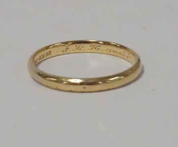 18K GOLD TIFFANY RING: 18K GOLD TIFFANY & CO WEDDING BAND. APPROX SIZE 6 1/4. 1.15 DWT.