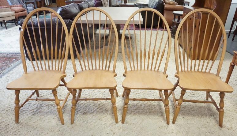 4 WINDSOR STYLE CHAIRS: SET OF 4 WINDSOR STYLE CHAIRS.