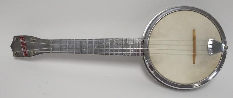 DIXIE BANJO UKULELE: DIXIE BANJO UKULELE. 21 INCHES LONG.
