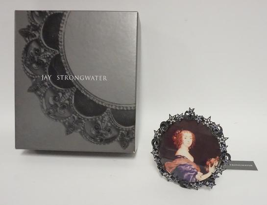JAY STRONGWATER FRAME: JAY STRONGWATER ROUND FRAME. CRESCENT MOON AND STARS. COMES WITH ORIGINAL BOX, 5 IN DIAMETER