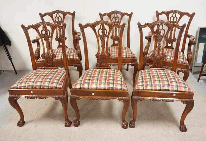 6 CHIPPENDALE STYLE DINING CHAIRS: SET OF 6 CHIPPENDALE STYLE CARVED MAHOGANY DINING CHAIRS.
