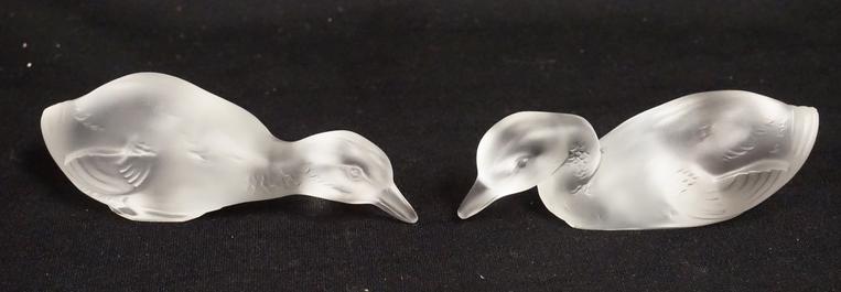 BACCARAT DUCKS: PAIR OF BACCARAT FROSTED CRYSTAL DUCKS. 5 INCHES LONG.