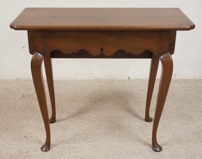 KITTINGER DROP LEAF TABLE: KITTINGER QUEEN ANNE STYLE TABLE WITH A SINGLE DROP LEAF. 31 X 14 INCH TOP PLUS A 10 1/2 INCH DROP. 26 INCHES HIGH.