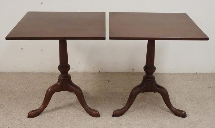KITTINGER WILLIAMSBURG TABLES: PAIR OF KITTINGER WILLIAMSBURG TABLES. 25 INCEHS SQUARE. 27 1/2 INCHES HIGH.