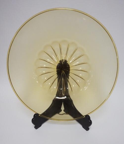 ANTONIO ZECCIN BLOWN GLASS PLATE: LARGE BLOWN GLASS PLATE BY ANTONIO ZECCHIN WITH RIBBED CENTER AND FOLDED RIM. LIGHT AMBER. 19 1/2 IN DIA