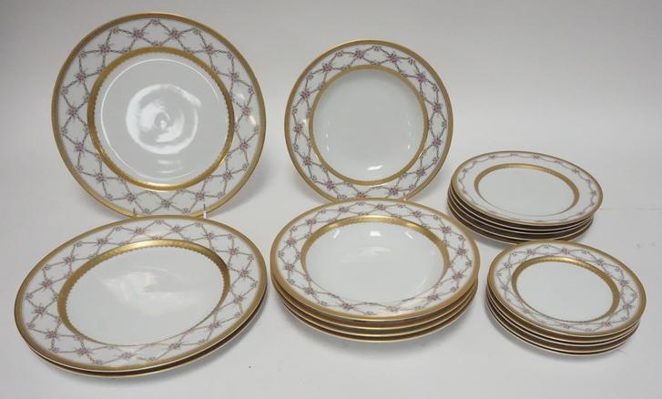 18 PC FABERGE ROSE TRELLIS DINNERWARE: 18 PIECE FABERGE ROSE TRELLIS DINNERWARE SET, 3 10 3/4 IN PLATES, 5 9 1/4 IN SOUP BOWLS 5 7 3/4 IN PLATES, & 5 6 1/2 IN PLATES