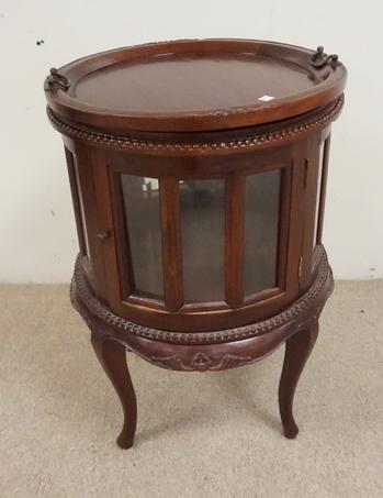 CARVED VITRINE TABLE: CARVED ROUND VITRINE TABLE WITH LIFT OFF TRAY TOP