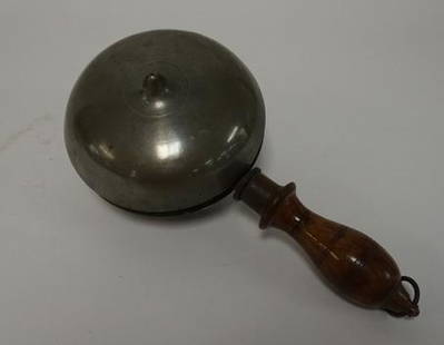 ANTIQUE DOUBLE DISC BELL: ANTIQUE DOUBLE DISK BELL WITH WOODEN HANDLE. HAMMER STRIKES BOTH DISCS. GREAT RESONANCE. 10 3/4 IN LONG. SOME GREEN OXIDATION ON ONE OF THE DISCS.