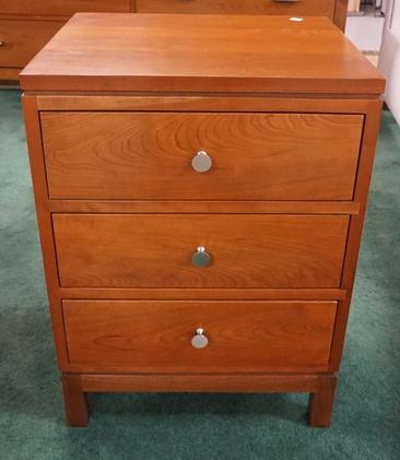 STICKLEY CHERRY 3 DRW CHAIR SIDE CHEST: STICKLEY CHERRY 3 DRAWER CHAIR SIDE CHEST