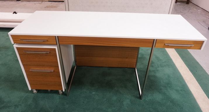 BDI FORMAT DESK 6301 AND MOBILE FILE PEDESTAL 6307: BDI FORMAT DESK WITH A MOBILE FILE PEDESTAL 6307