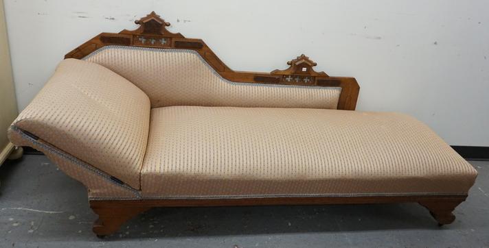 VICTORIAN FAINTING COUCH: VICTORIAN FAINTING COUCH