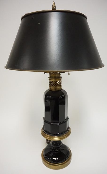 WARREN KESSLER, NY TABLE LAMP: WARREN KESSLER, NEW YORK 2 LIGHT TABLE LAMP, THERE IS A SMALL HOLE IN THE SHADE, 29 1/2 IN H