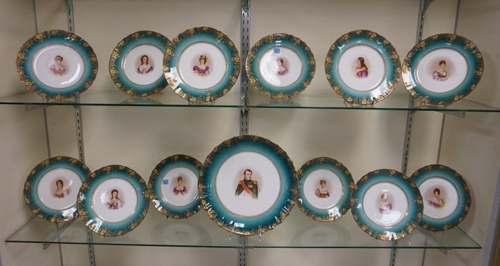 13 PC THEO HAVILAND LIMOGES NAPOLEON & HIS LADIES PLATE: EXCEPTIONAL 13 PIECE HAND PAINTED PLATE SET DEPICTING NAPOLEON & 12 DIFFERENT LADIES INCLUDING JOSEPHINE, BY THEODORE HAVILAND LIMOGES, INTRICATE GOLD FLOWER & LEAF BORDERS, EACH PLATE HAS THE PERSONS
