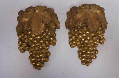 PR OF GILT GRAPE CLUSTER WALL POCKETS: PAIR OF GILT GRAPE CLUSTER WALL POCKETS, 7 IN W, 10 IN H