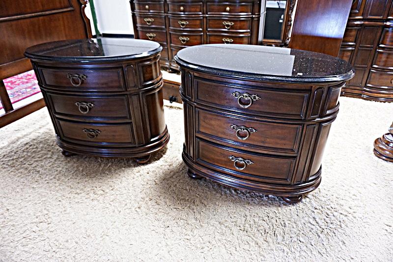 PR OF BERNHARDT MARBLE TOP NIGHTSTANDS: PAIR OF BERNHARDT OVAL 3 DRW NIGHTSTANDS WITH BLACK MARBLE TOPS.