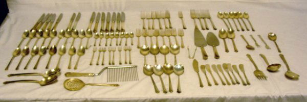 STERLING SILVER FLATWARE SET; HEIRLOOM DAMASK ROS: STERLING SILVER FLATWARE SET; HEIRLOOM DAMASK ROSE, 106 PC; (5) 8 3/4 IN KNIVES, (2) 9 IN KNIVES, (7) 9 1/4 IN KNIVES, (6) 7 IN FORKS, (1) 7 1/2 IN FORK, (4) 7 5/8 IN FORKS, (6) ICE TEA SPOONS, (8) 6