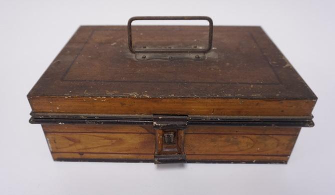 COMPLETE TOLE TIN SPICE SET: COMPLETE TOLE TIN SPICE SET, HAS 6 CANISTERS PLUS NUTMEG GRATER