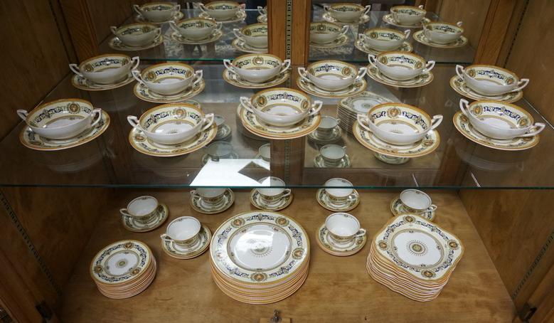 70 PC ROYAL WORCESTER DINNERWARE SET: 70 PIECE ROYAL WORCESTER *EMPIRE* DINNERWARE SET