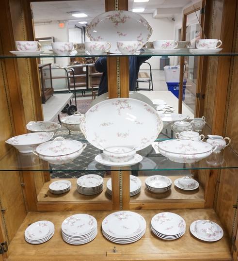 38 PC CR FIELD HAVILAND LIMOGES PARTIAL DINNERWARE: 38 PIECE CR FIELD HAVILAND LIMOGES PARTIAL DINNERWARE SET, LARGEST PLATTER IS 16 3/4 IN