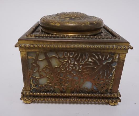 TIFFANY STUDIOS BRONZE & SLAG GLASS INK WELL: TIFFANY STUDIOS BRONZE SLAG GLASS INK WELL SIGNED TIFFANY STUDIOS NY 844, INSERT IS MISSING & THE LID HINGE IS BROKEN, 4 IN SQ, 3 1/2 IN H