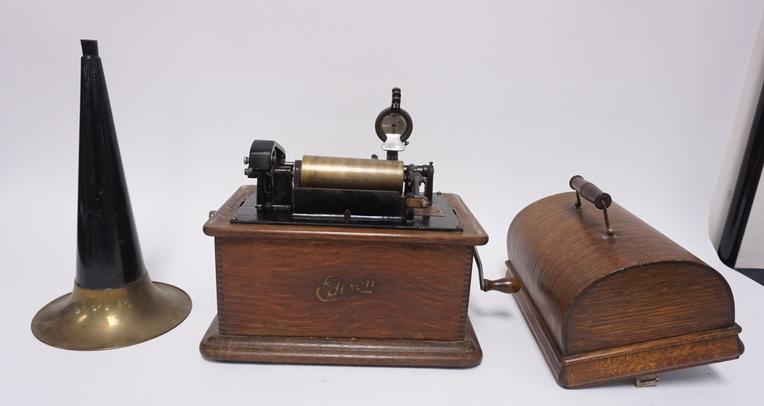 EDISON CLYINDER RECORD PLAYER W/ HORN: EDISON CYLINDER RECORD PLAYER IN OAK CASE W/ HORN, SERIAL NUMBER 435358