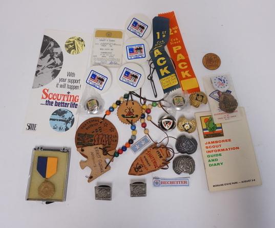 LOT OF VINTAGE BOY SCOUT MEMORABILIA: LOT OF BOY SCOUT MEMORABILIA