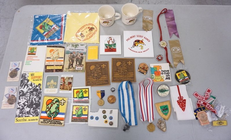 LARGE VINTAGE BOY SCOUT LOT: BOY SCOUT LOT VINTAGE PAPER, MEDALS, HOT PLATES, MUGS