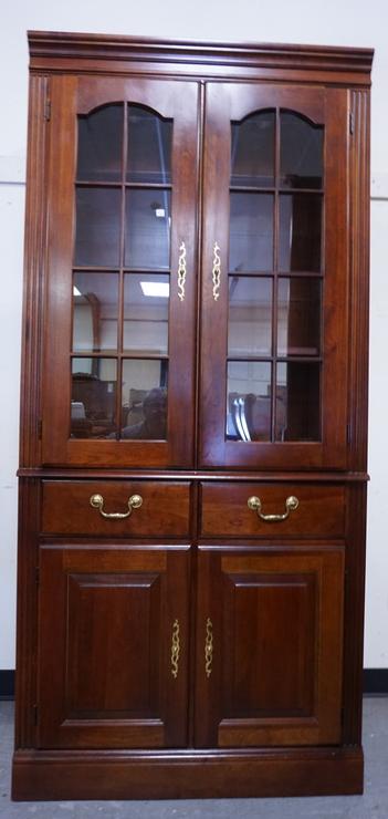 PENNSYLVANIA HOUSE CHINA CABINET: PENNSYLVANIA HOUSE CHINA CABINET, HAS GLASS SHELVES & LIGHTING