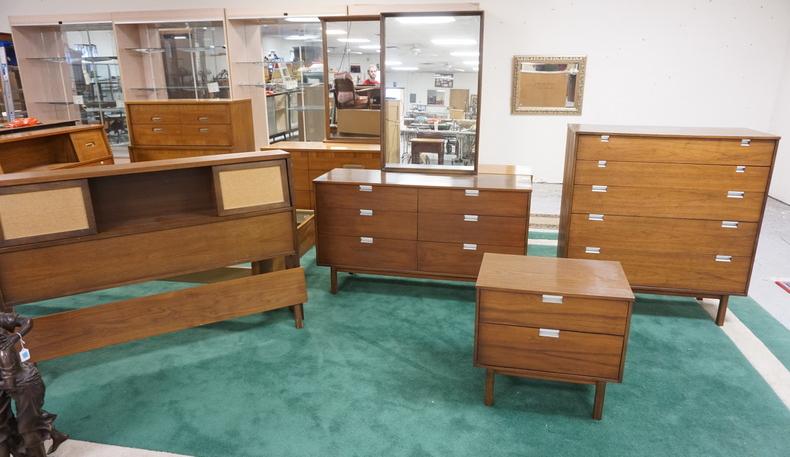 MCM MODERN BEDROOM SET, 4 PC BY BASSET: BASSET FOUR PIECE MODERN BEDROOM, HEADBOARD W/ SLIDING DOOR STORAGE AND NO RAILS, SIX DRAWER LOW CHEST W/ MIRROR, FIVE DRAWER HIGH CHEST & A TWO DRAWER NIGHTSTAND