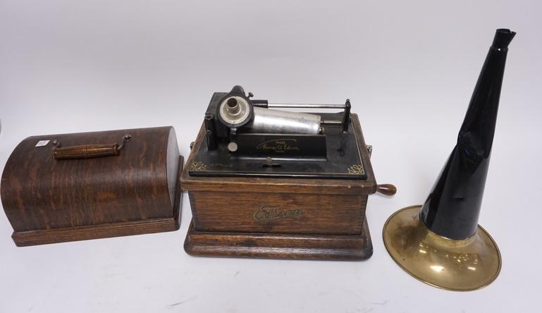 EDISON CLYINDER FIRESIDE PHONOGRAPH: EDISON CYLINDER FIRESIDE PHONOGRAPH W/ DAMAGED HORN & BENT CYLINDER