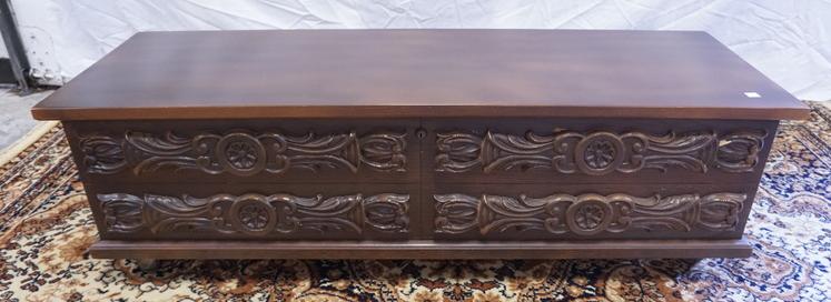 LANE VIRGINA MADE MID CEDAR CHEST: LANE VIRGINIA MADE MID CEDAR CHEST, HAS A CARVED FRONT