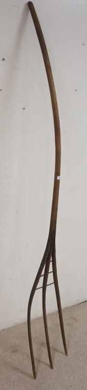 PRIMITIVE WOODEN HAY FORK: PRIMITIVE WOODEN HAY FORK, 80 IN L