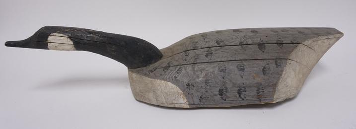 CARVED WOODEN GOOSE DECOY: CARVED WOODEN GOOSE DECOY, 29 IN L