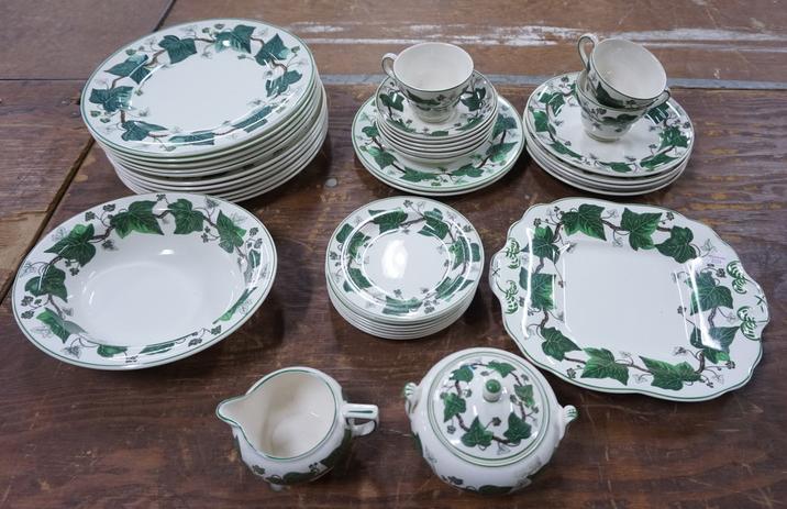 36 PC WEDGWOOD NAPOLEON IVY DINNERWARE SET: 36 PIECE WEDGWOOD NAPOLEON IVY DINNERWARE SET